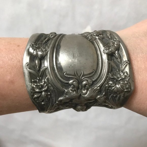 Antique Victorian Floral Silver plated Art Nouveau Cuff Goddess Wide Bracelet - Picture 5 of 14